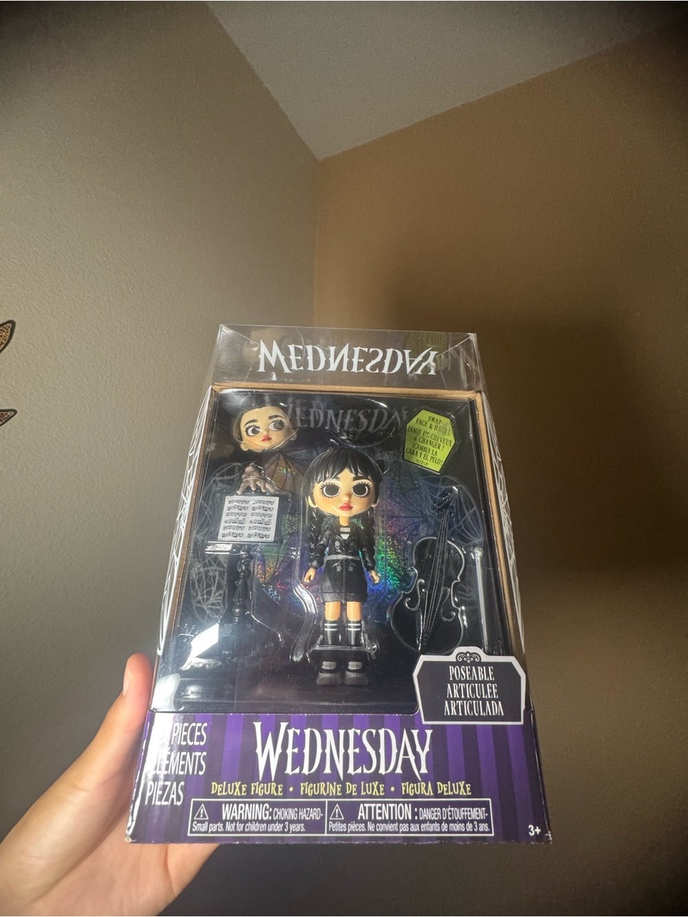 Wednesday Deluxe Poseable Figure – Black & Purple